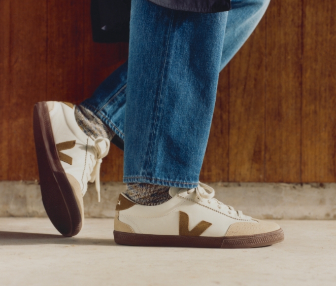 Neobična Priča o Običnim Patikama: Kako Su Veja Patike Postale Globalni Fenomen